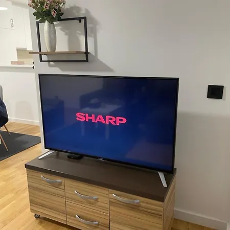 Joy Vracar 3 Bedrooms 2 Bathrooms Apartment *
