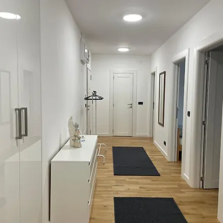 Joy Vracar 3 Bedrooms 2 Bathrooms Apartment