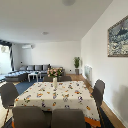 Joy Vracar 3 Bedrooms 2 Bathrooms *
