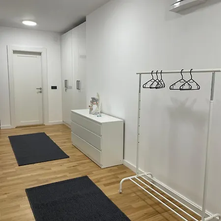 Joy Vracar 3 Bedrooms 2 Bathrooms Apartment *