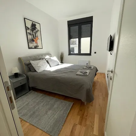 Joy Vracar 3 Bedrooms 2 Bathrooms Apartment *